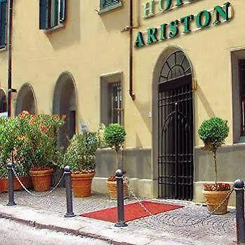 Ariston 3*